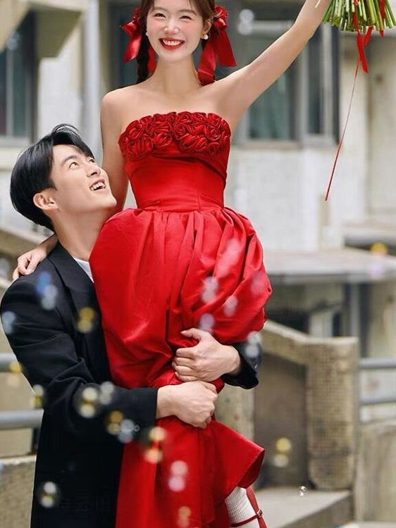 2025 New Red Bridesmaid Street - Photography Outfits 评论和价格